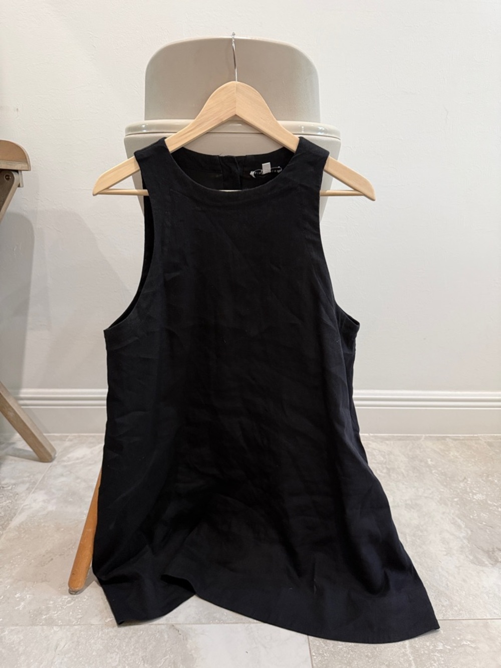 Women’s Black Sleeveless Black Dress